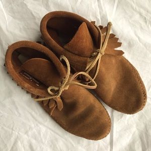 Minnetonka Classic Fringe Softsole Boot